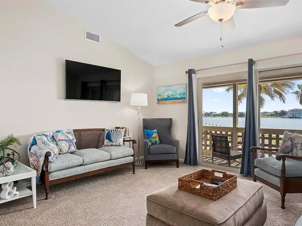 2708 Bayhouse Dr, Rockport, TX 78382