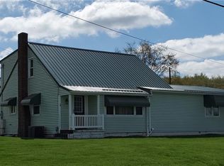 7339 Moore St, Sherrodsville, OH 44675
