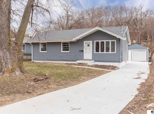 6926 N 39th St, Omaha, NE 68112