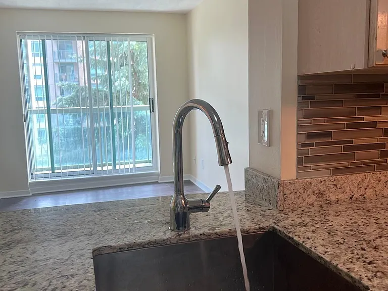 3 Ellesmere St #408 — Photo 9