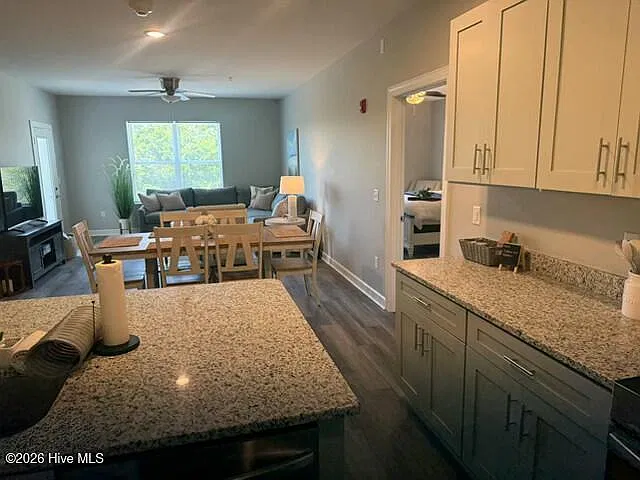 2 bed, 2.0 bath, 1216 sqft, $2,300 — Photo 4