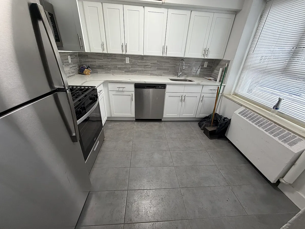 Building Photo - 71st Cres