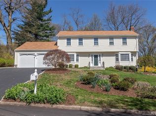 8 Chapel Hill Dr, Fairfield, CT 06825
