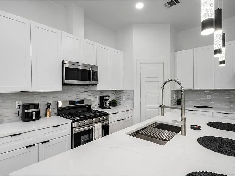 6815 Paris St — Photo 27