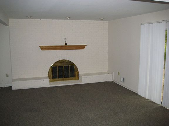 Huge Family Room w/FP