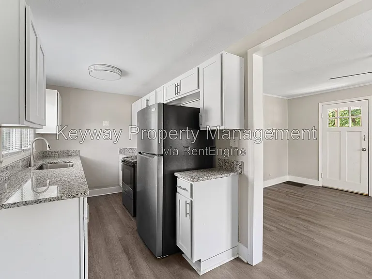 304 Crystal Lake Dr — Photo 4