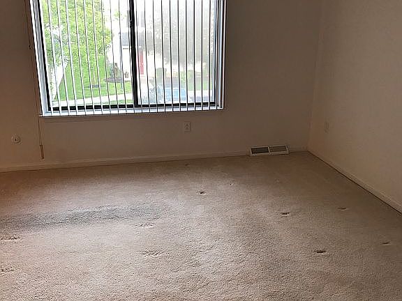 5th image of 65 Greenwich Dr APT 3