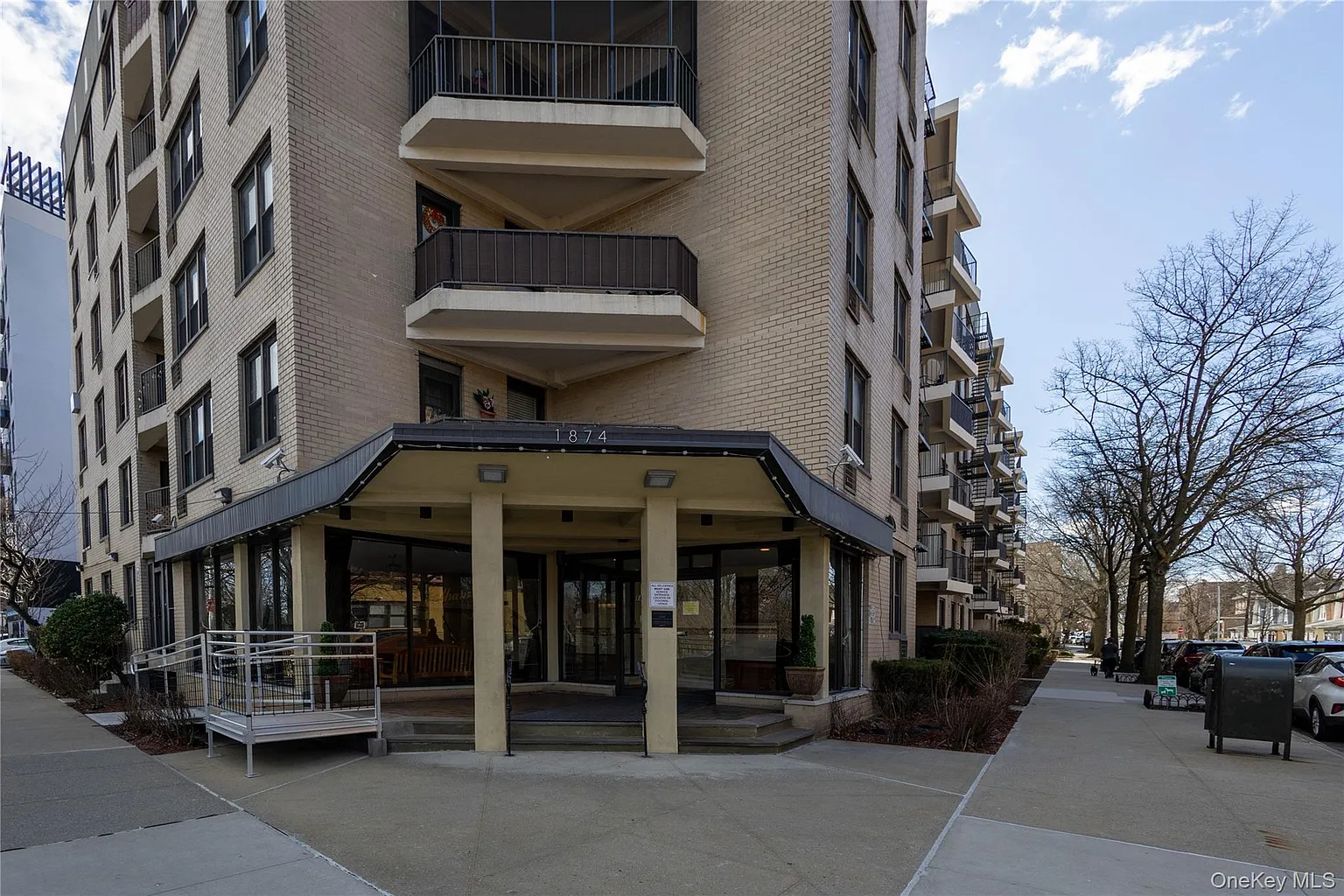 1874 Pelham Parkway S #3B photo 1