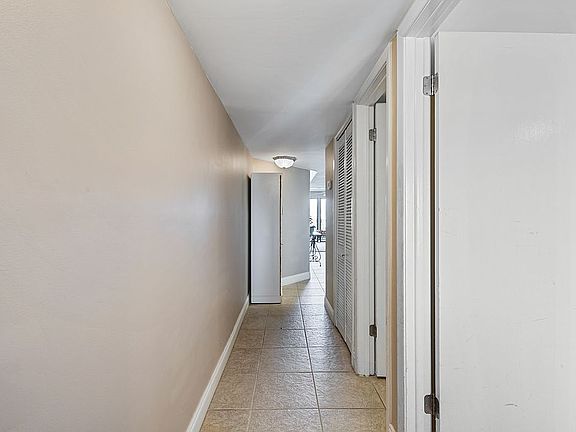 Main Floor - Entryway