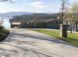 944 Holtsinger Dr, Dandridge, TN 37725
