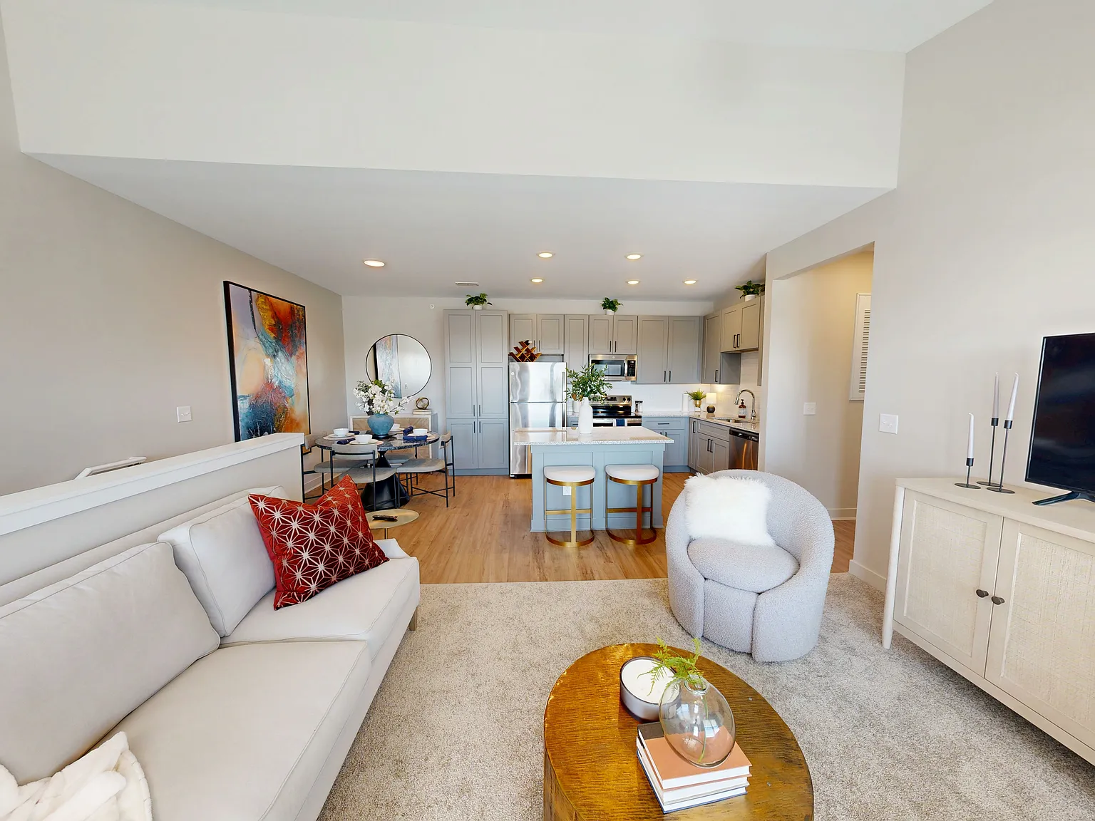 Remington Lake Apartments — Photo 4