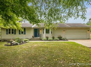 9920 Bradley Dr NE, Rockford, MI 49341