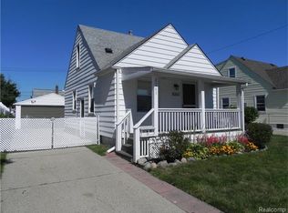 8263 Superior Ave, Center Line, MI 48015