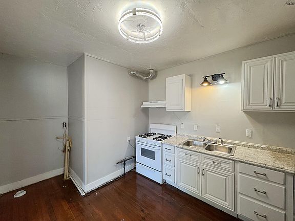 5th image of 1824 Collins Ave