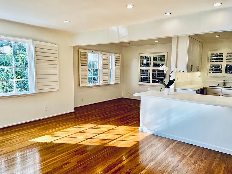 1256 Devon Ave — Photo 9
