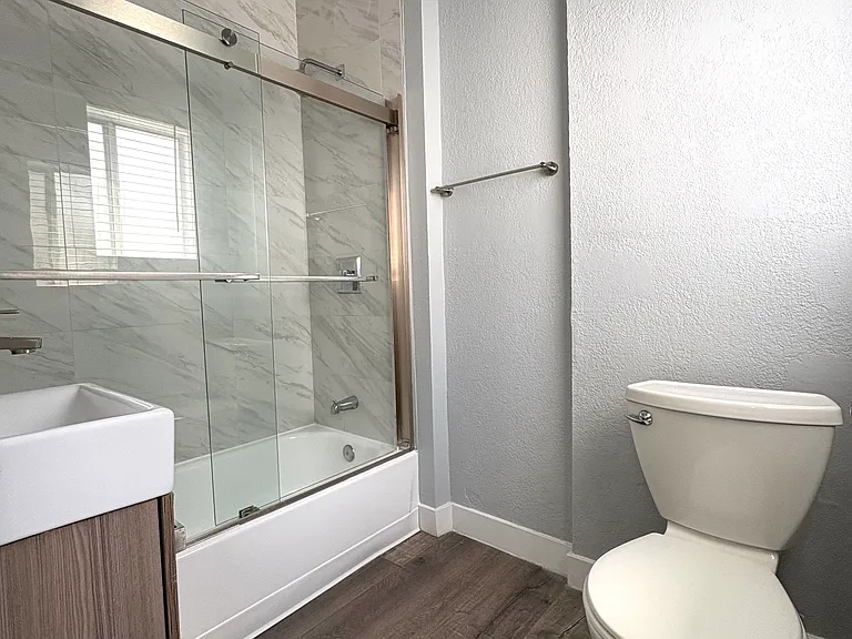 729 Lime Ave #6 — Photo 11