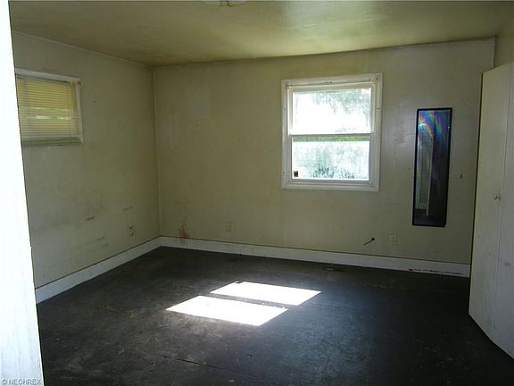 3rd image of 13816 Alvin Ave