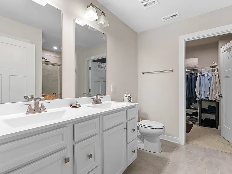 913 Leyburn Ln — Photo 11