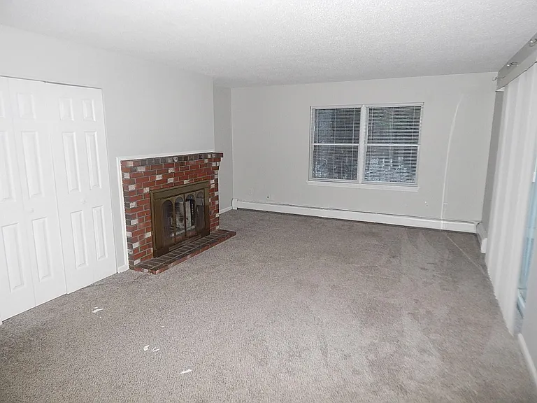73 Husson Ave #D — Photo 10
