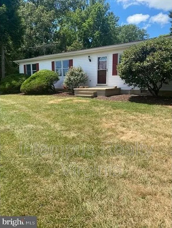 3 bed, 2.0 bath, 1200 sqft, $2,450 — Photo 1