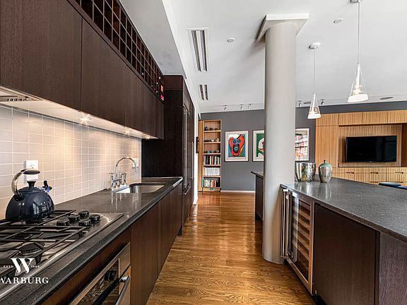 3rd image of 21 Astor Pl APT 4D