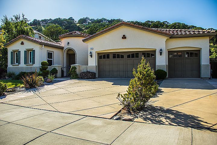 1st image of 723 Adagio Dr