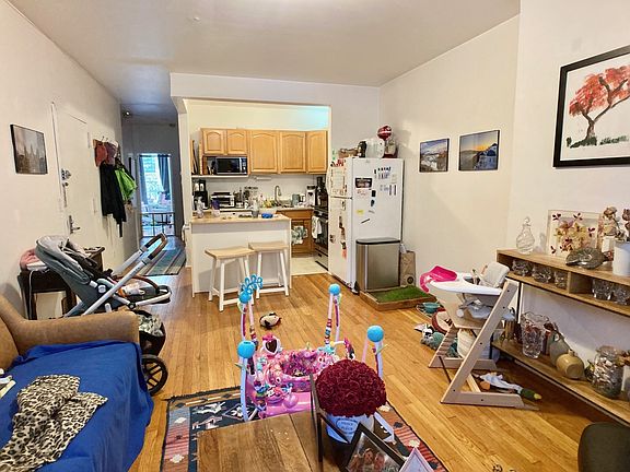 5th image of 684 De Graw St #1