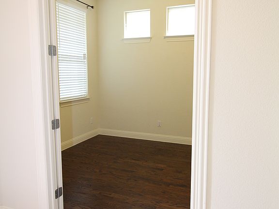 3rd image of 5512 Ivyridge Ln