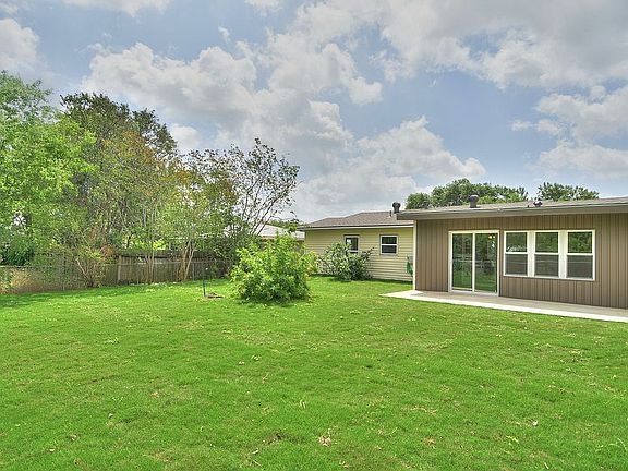 3rd image of 331 Karen Ln