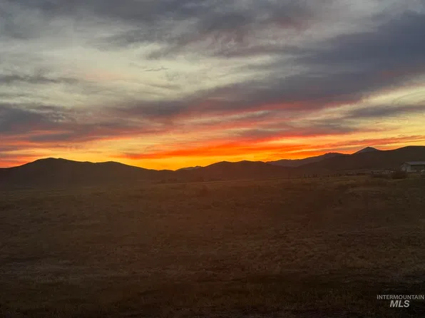 170 W Horseshoe Loop, Fairfield, ID 83327