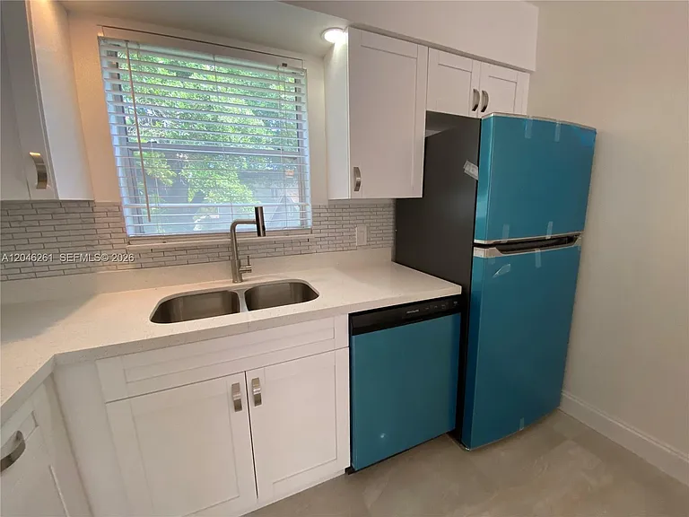 601 SE 5th Ct #208 — Photo 3