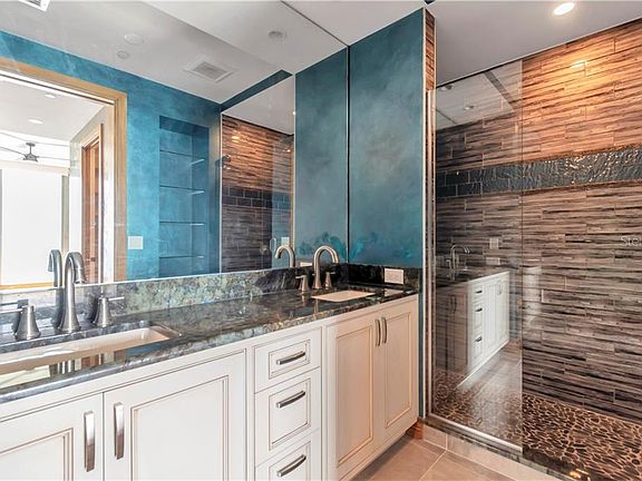 5th image of 100 1st Ave N #3802