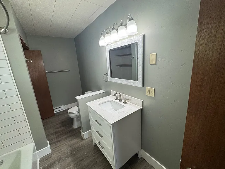 506 N Grand Ave — Photo 8