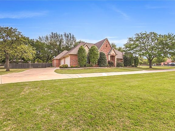 3rd image of 3226 Golden Oaks Cir
