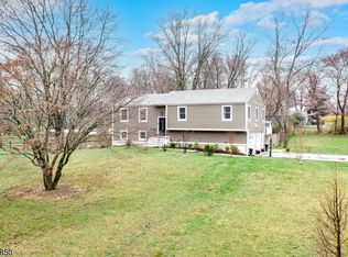 27 Drake Rd, Mendham, NJ 07945