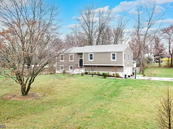 27 Drake Rd, Mendham Boro, NJ 07945