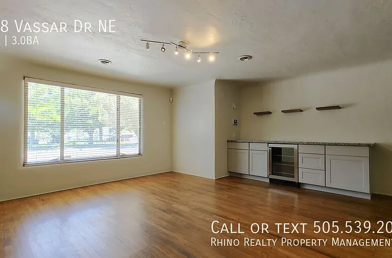 808 Vassar Dr NE — Photo 3