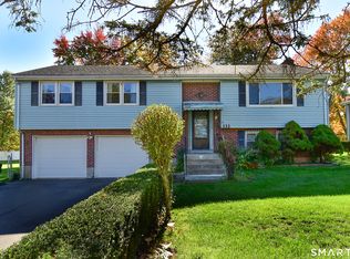 132 Ridge Crest Cir, Wethersfield, CT 06109