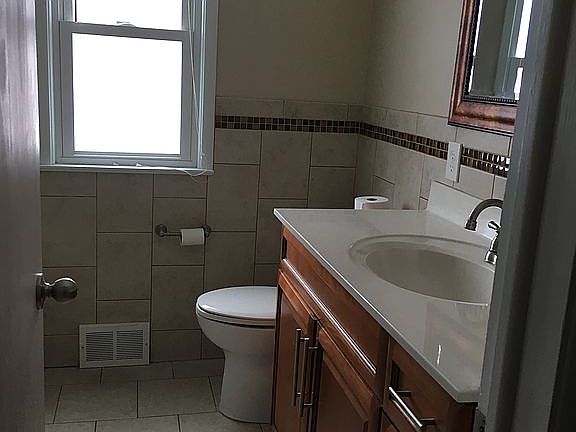 4th image of 1604 Mallard Dr