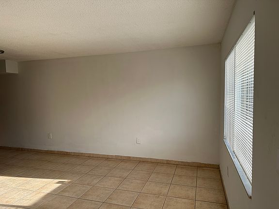 Open Living, Dining area