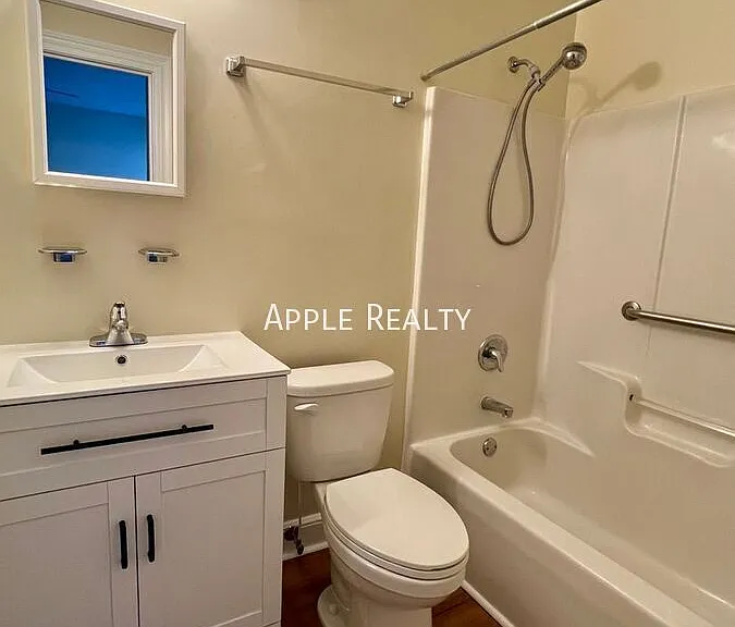 926 Alabama Ave #B — Photo 2
