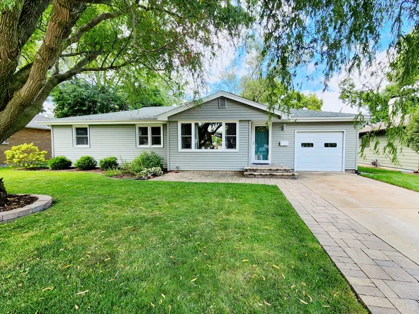 559 Dennis Ave, Bradley, IL 60915