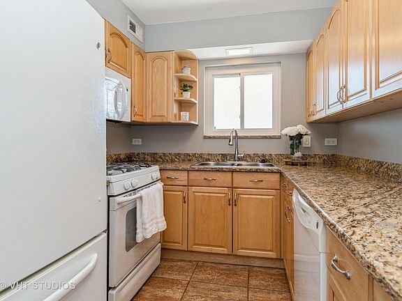 5th image of 60 Pier Dr APT 302