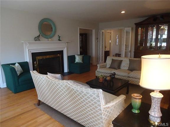 4th image of 12 Horseguard Ln