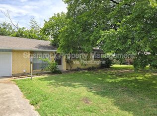 1105 N Willard Dr, Robinson, TX 76706