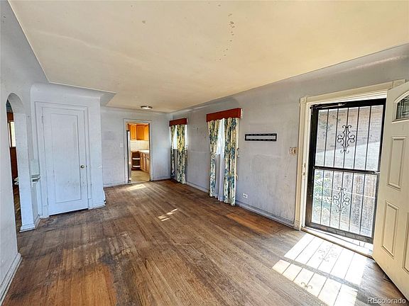 3rd image of 4028 Batavia Place