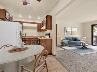 Windsor Crest Apartments, Davenport, IA 52807