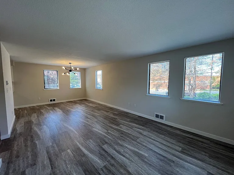 3109 NE 11th Pl — Photo 5