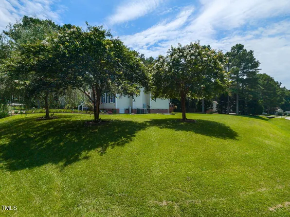 1813 Middle Ridge Dr, Willow Spring, NC 27592
