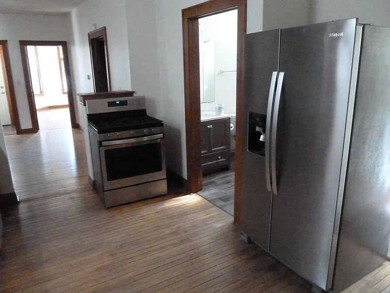 426 E Smith St — Photo 10